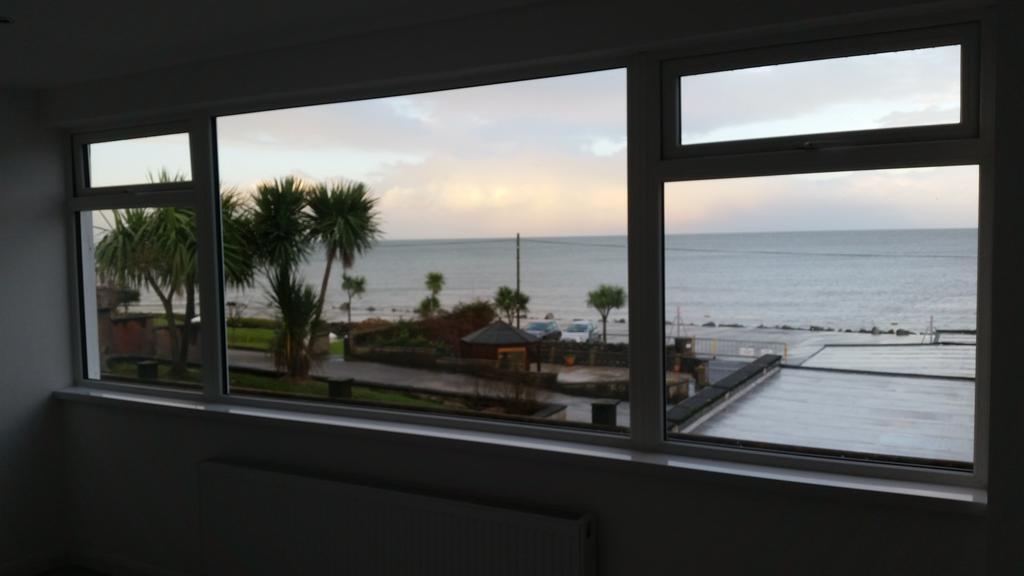 Halfway House Hotel Larne Room photo